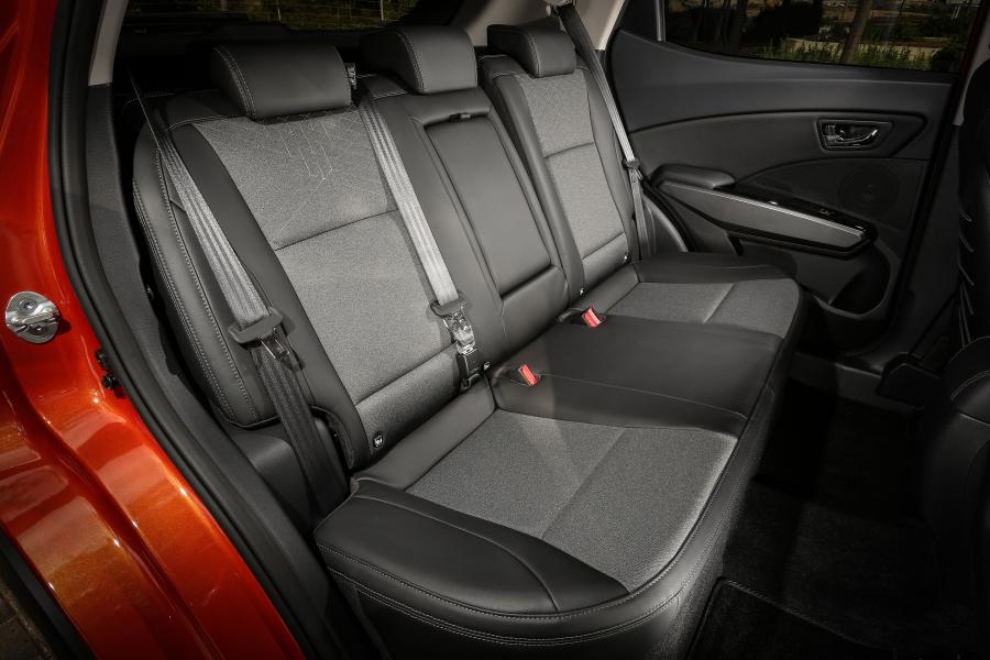 Интерьер SsangYong Tivoli 2019 года  (WW) (фото 18 из 40)